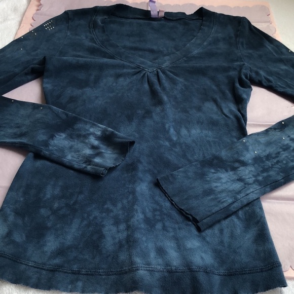 Emma & Sam blue tie dye long sleeve T shirt Sz. M, but runs small PTP 15” - Picture 11 of 17